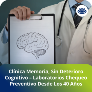 Médico presentando resultados de laboratorios para el chequeo preventivo de memoria desde los 40 años en Méderi Particular.