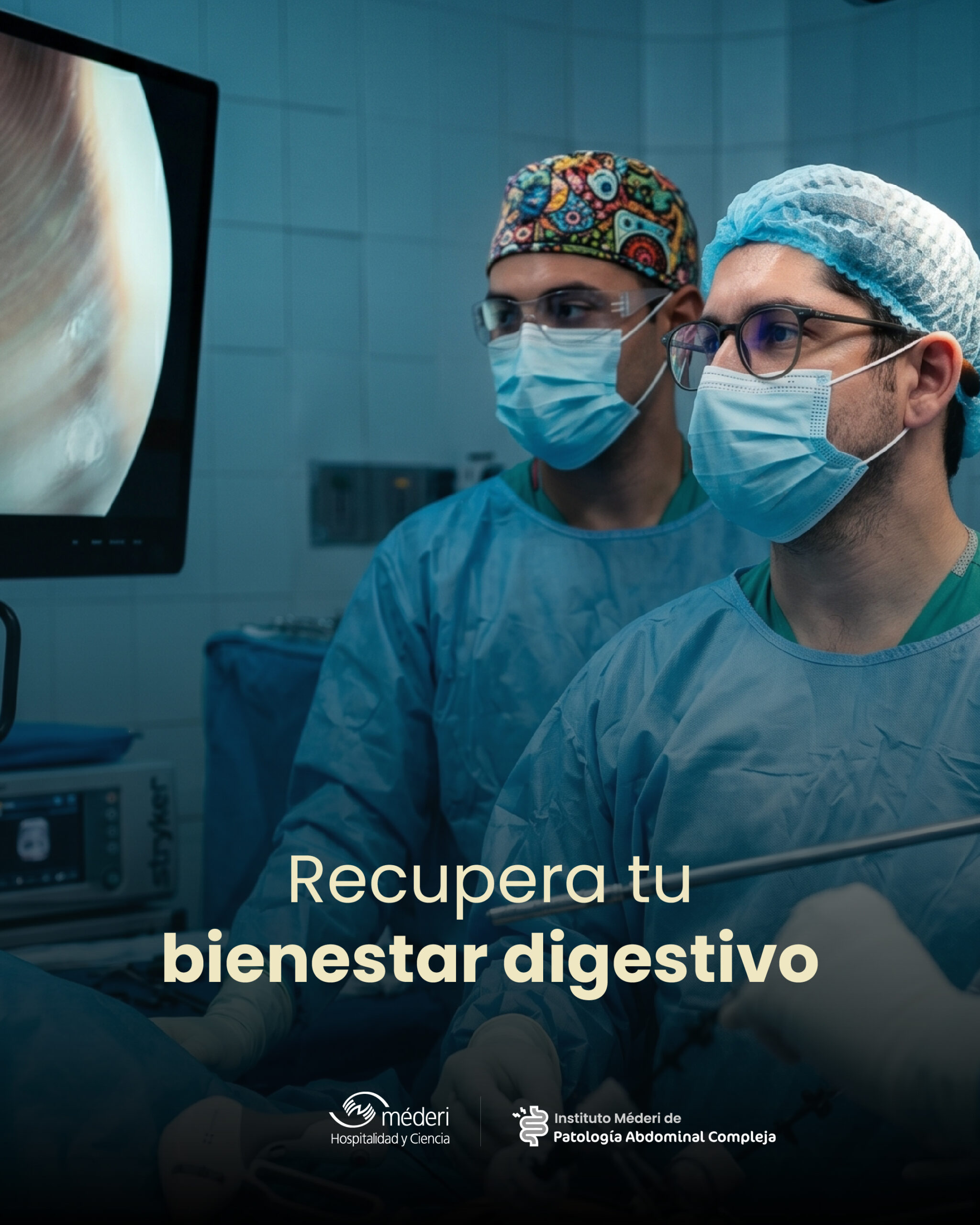 Profesionales del Instituto Méderi de Patología Abdominal Compleja monitoreando una intervención avanzada para el bienestar digestivo en Bogotá.