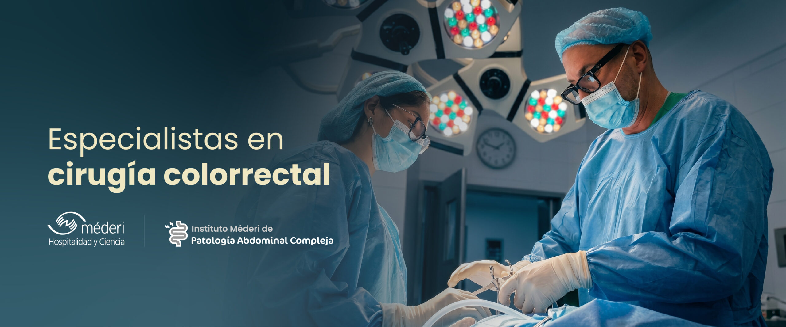 Paciente recuperada sonriendo tras un procedimiento quirúrgico digestivo exitoso en las instalaciones de Méderi.